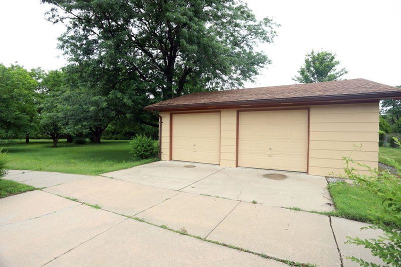 4901 N Hillcrest, Bel Aire, KS 67220