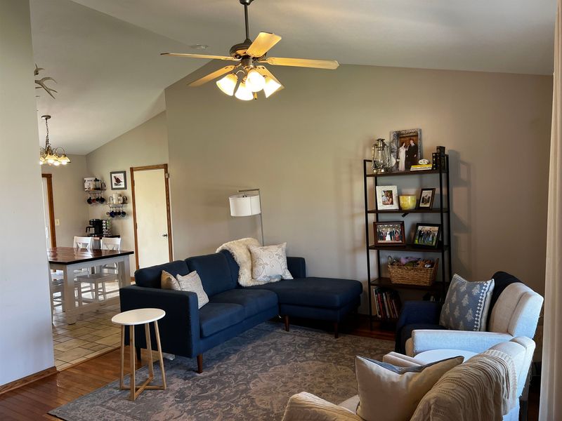 319 Wheatridge Dr, Newton, KS 67114