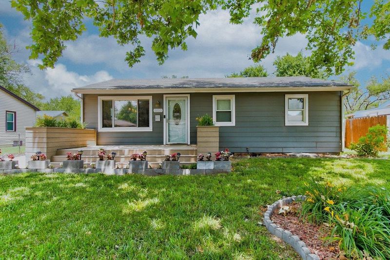 1810 E Idlewild Dr, Wichita, KS 67216