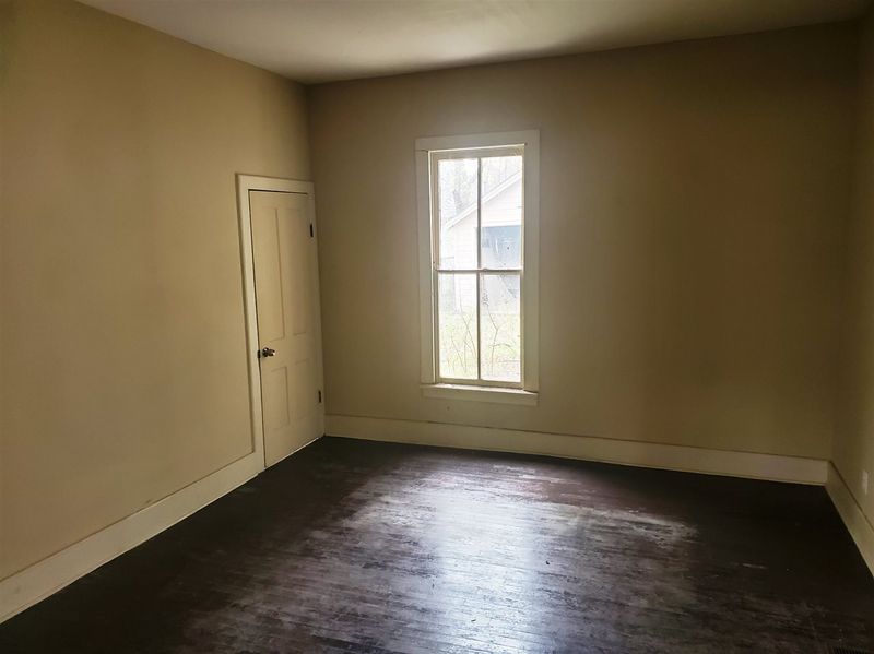 112 Allison St, Newton, KS 67114