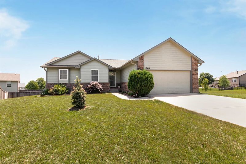 12619 E Boxthorn Ct, Wichita, KS 67226