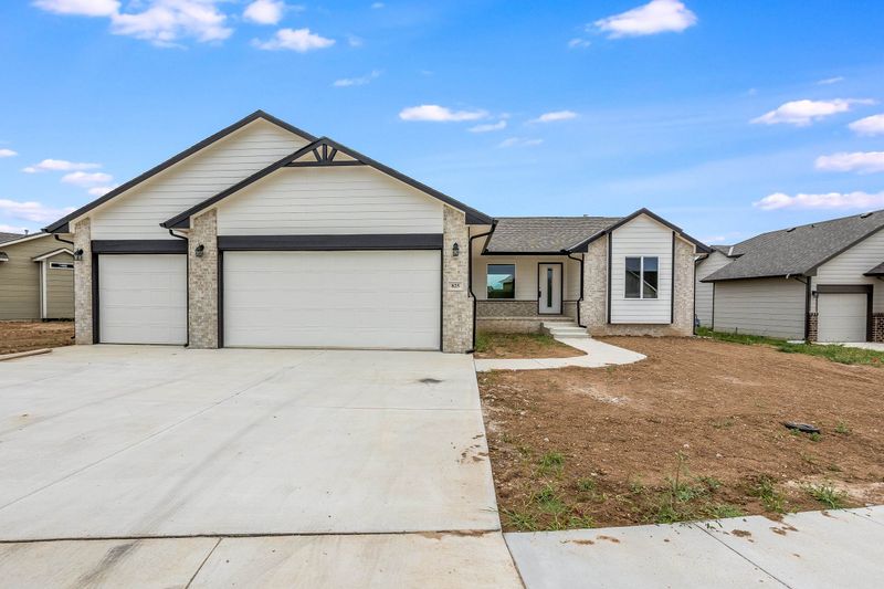 825 E Bellows St, Derby, KS 67037