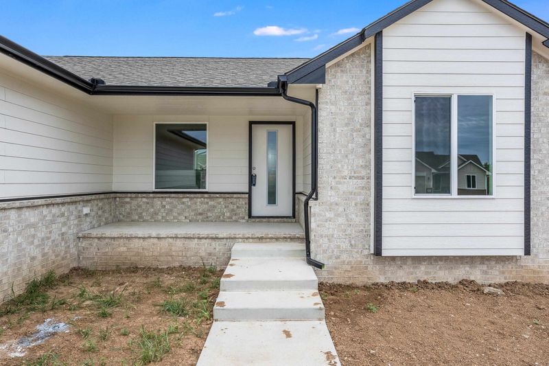 825 E Bellows St, Derby, KS 67037