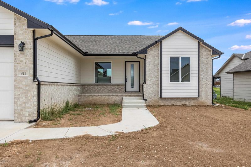 825 E Bellows St, Derby, KS 67037