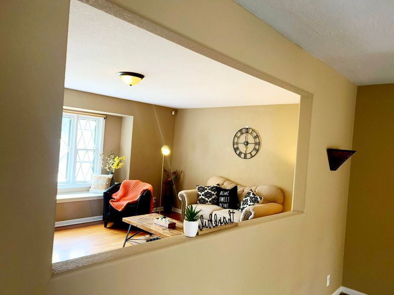 8220 E Peach Tree Ln, Wichita, KS 67207-1144