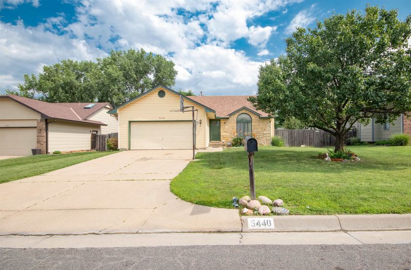 5440 E Falcon Ln, Bel Aire, KS 67220