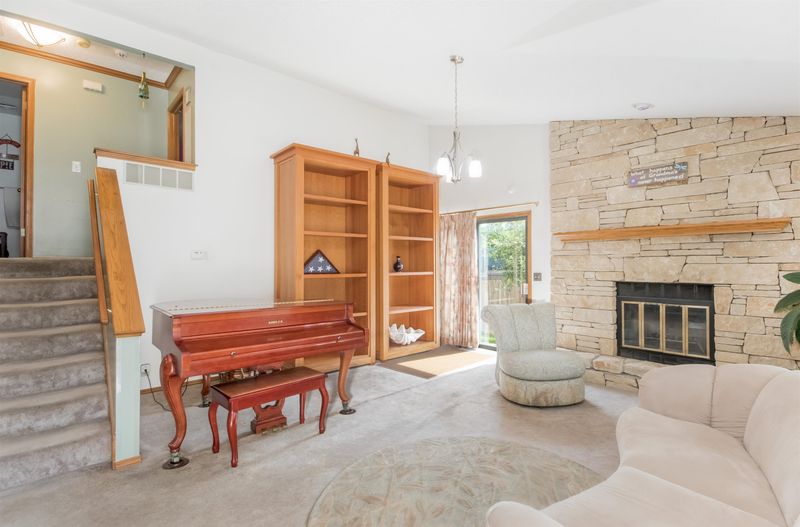 5440 E Falcon Ln, Bel Aire, KS 67220