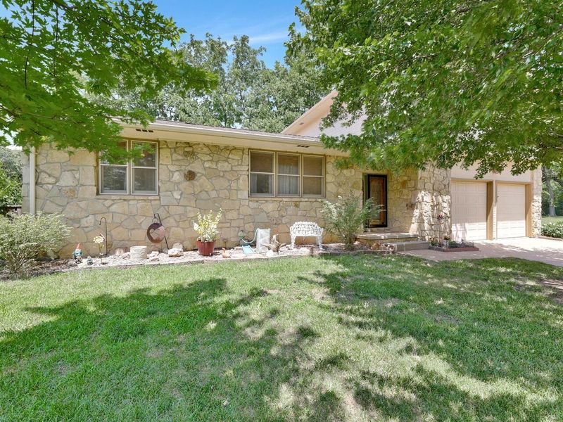 220 E Shady Brook Ln, Derby, KS 67037