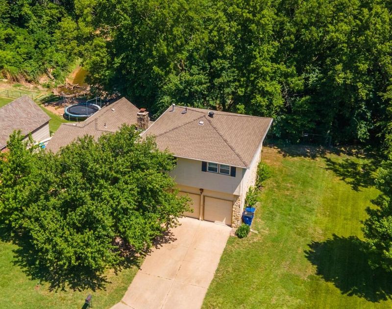 220 E Shady Brook Ln, Derby, KS 67037