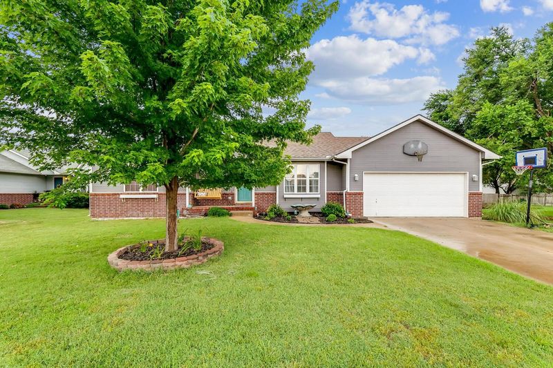 846 E Karla Ct, Haysville, KS 67060