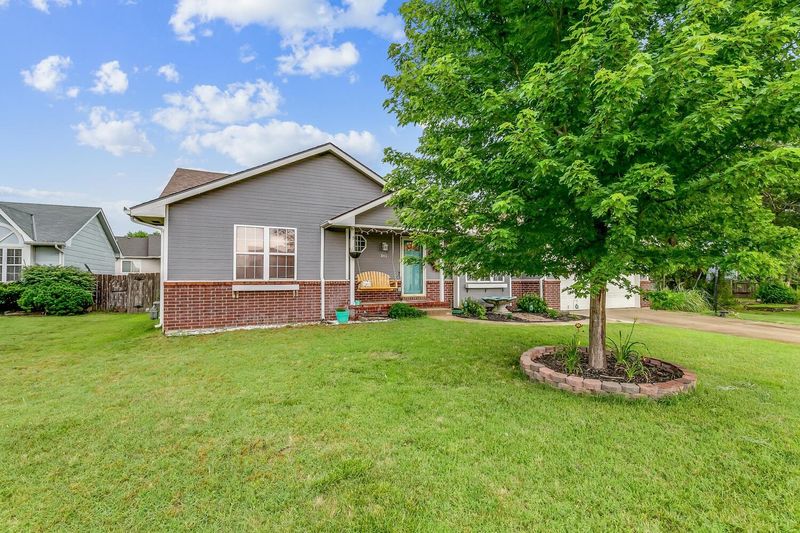 846 E Karla Ct, Haysville, KS 67060