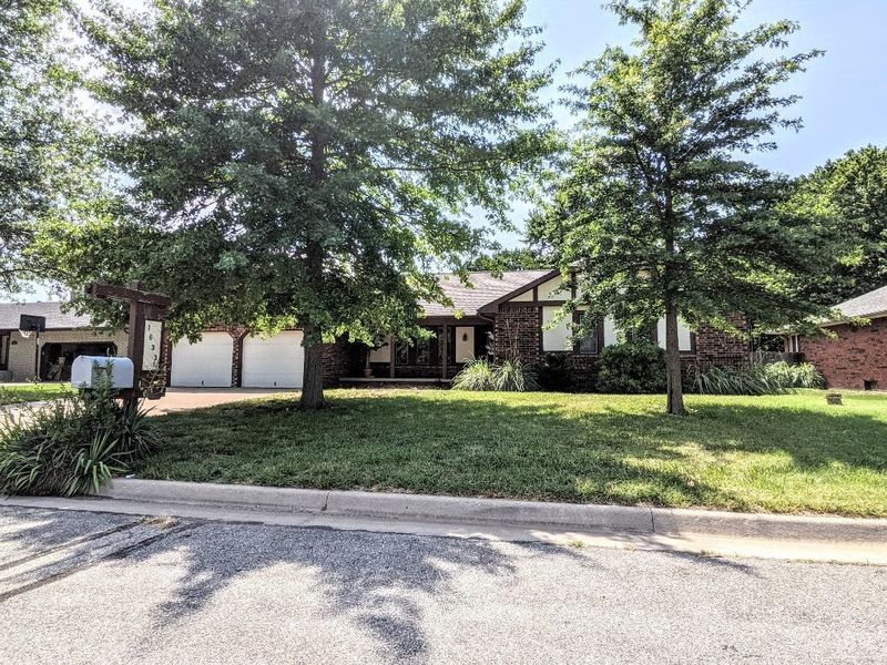 1633 N Mars St, Wichita, KS 67212