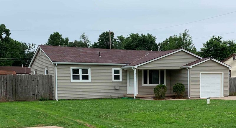 201 Jones St, Maize, KS 67101