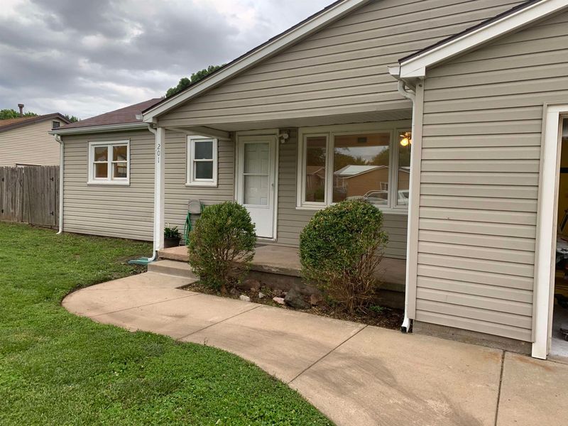 201 Jones St, Maize, KS 67101
