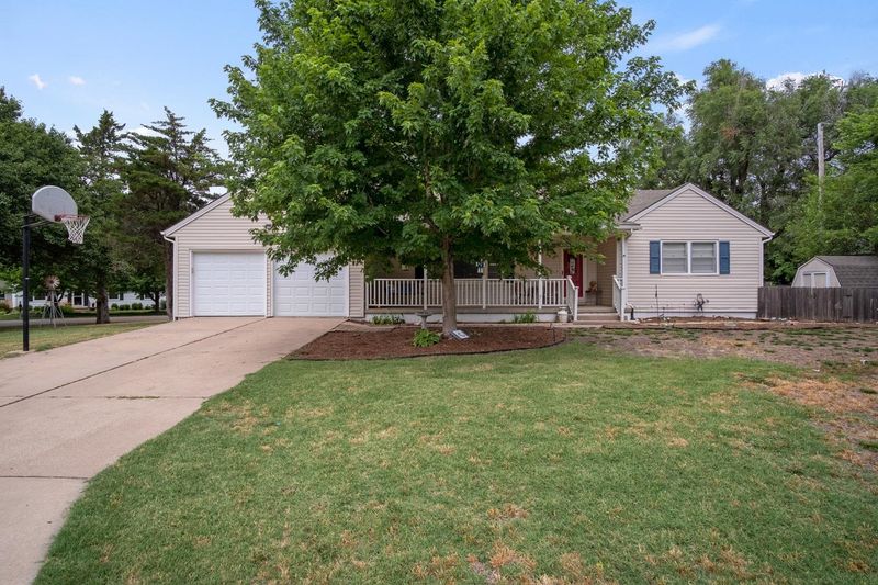 14 Cedar Dr, Newton, KS 67114