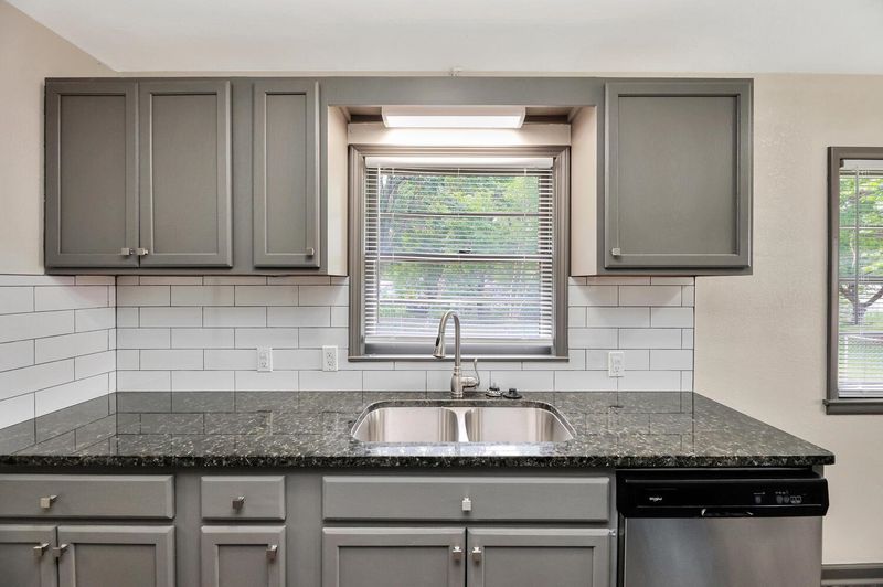 223 E English St, Mulvane, KS 67110