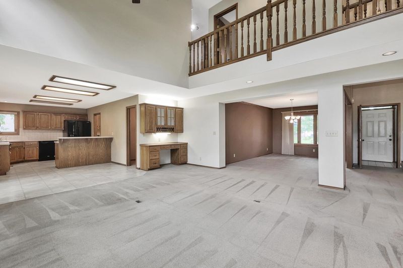 14217 E Castle Dr, Wichita, KS 67230