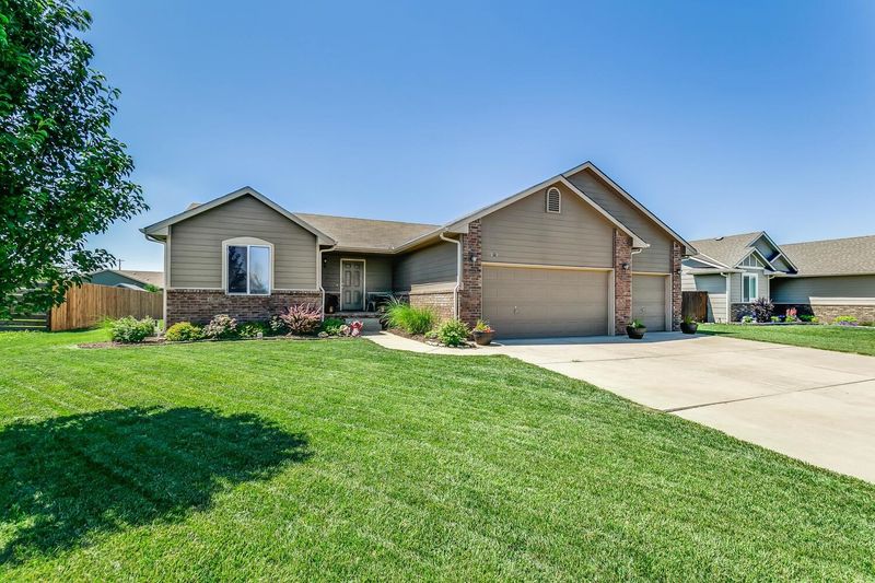 2025 E Lotus Ct, Andover, KS 67002