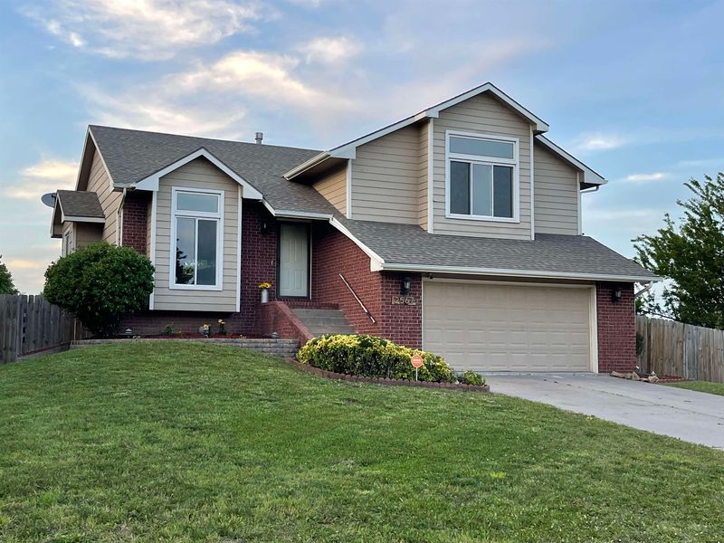 2567 N Button Bush, Derby, KS 67037-4201