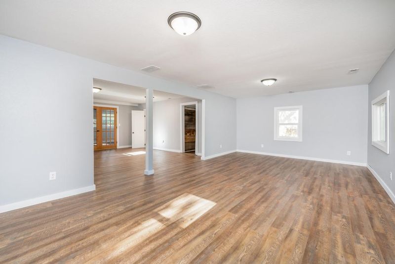 223 E 7th Ave, Belle Plaine, KS 67013