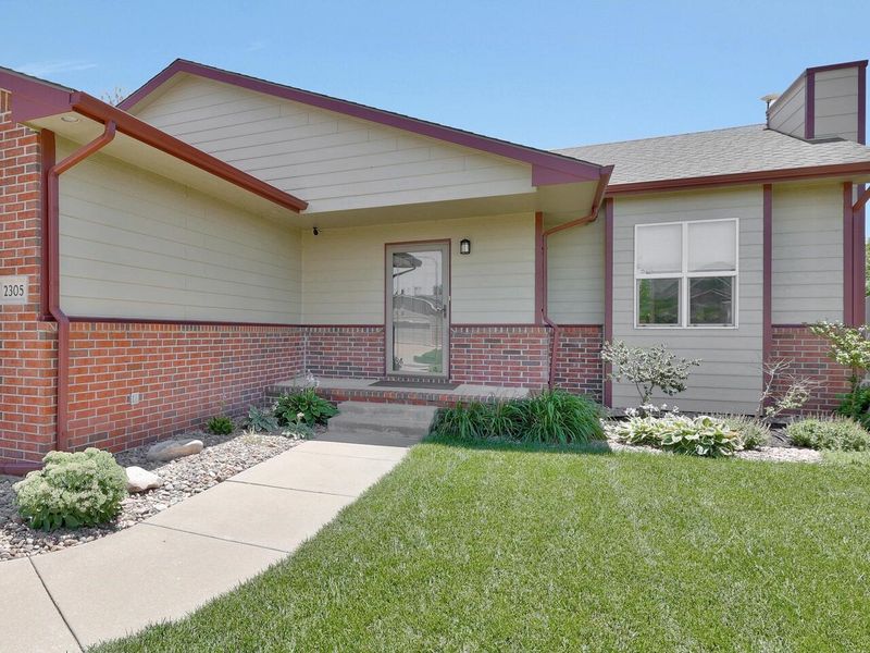 2305 E Spring Hill Dr, Goddard, KS 67052