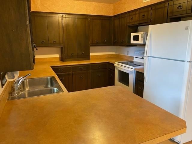 1108 W 9th, Newton, KS 67114