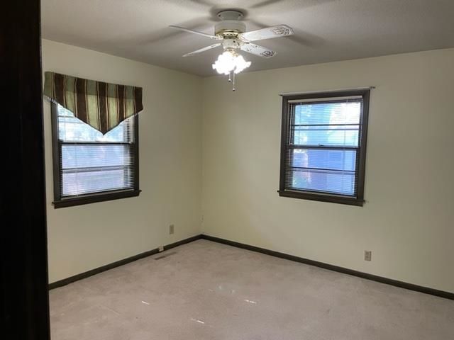 1108 W 9th, Newton, KS 67114
