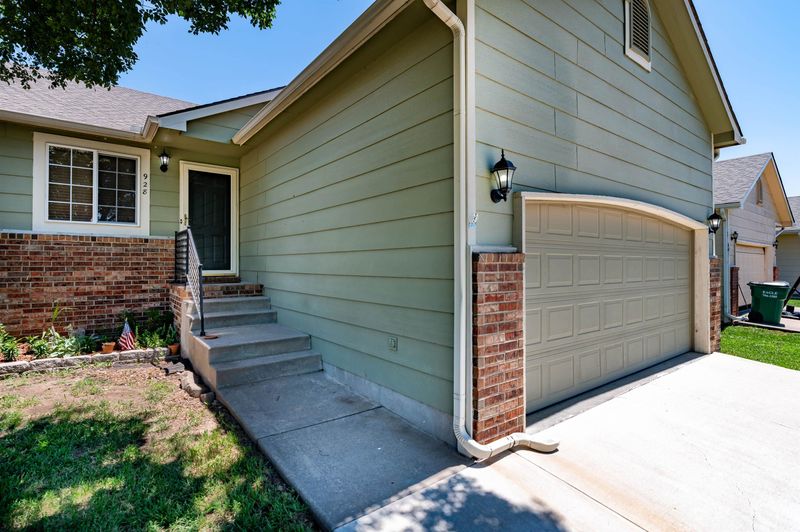 928 Cedar Point Cir, Rose Hill, KS 67133