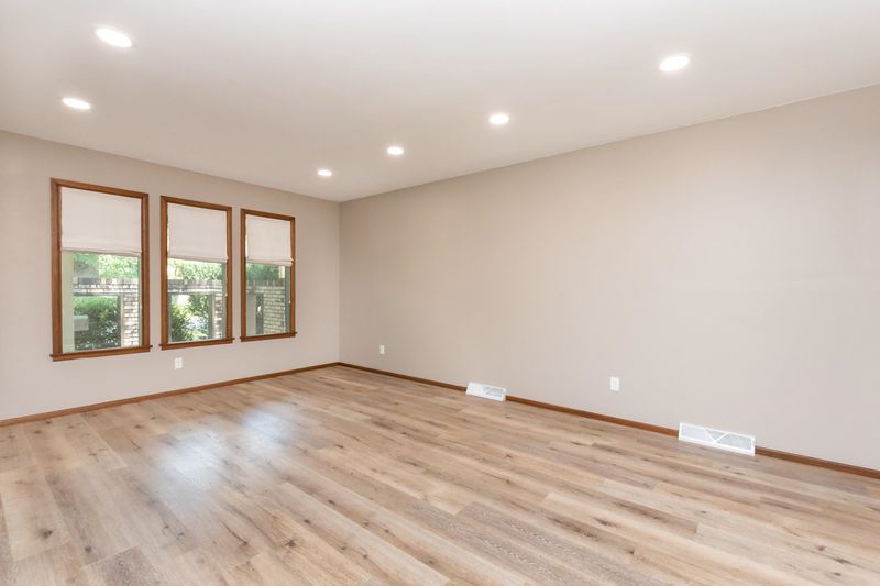 1000 E Kristen Ct, Derby, KS 67037