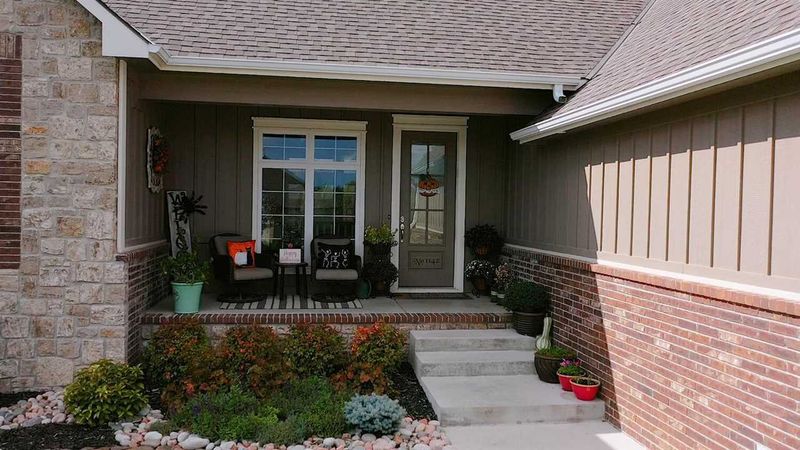 1142 E Waters Edge St, Derby, KS 67037