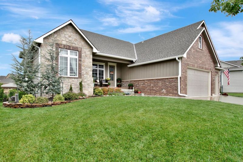 1142 E Waters Edge St, Derby, KS 67037