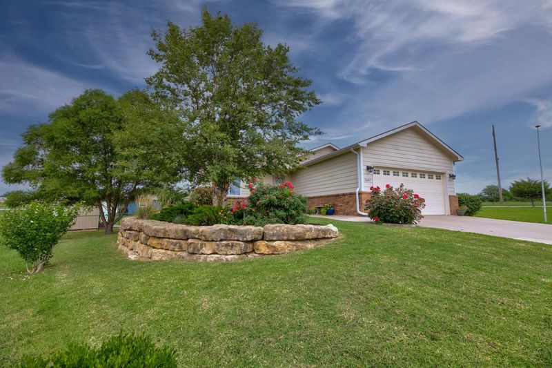3307 Osage Ct, Winfield, KS 67156