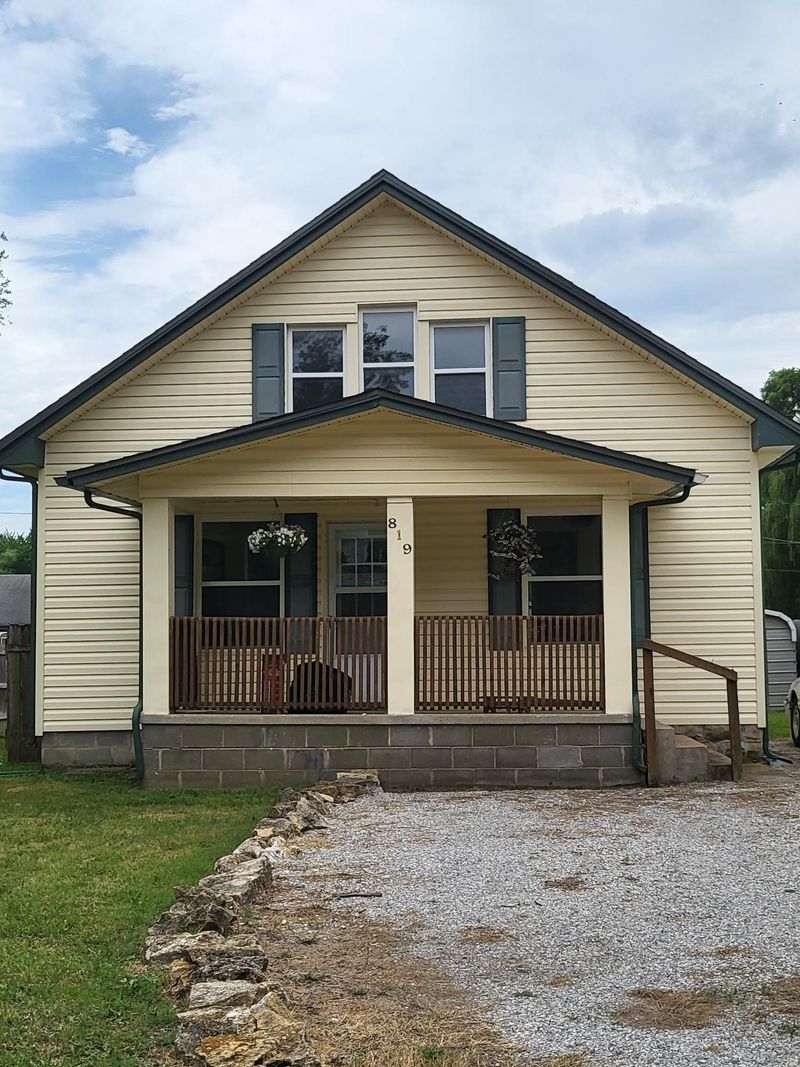 819 E 16th Ave, Winfield, KS 67156
