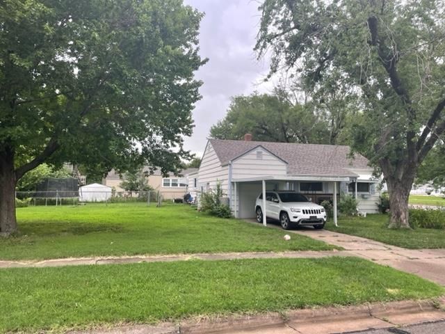 702 Maplewood Dr, El Dorado, KS 67042