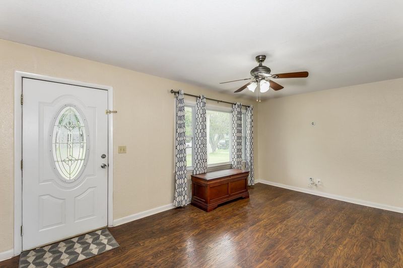 1115 E Cloverdale Dr, Park City, KS 67219