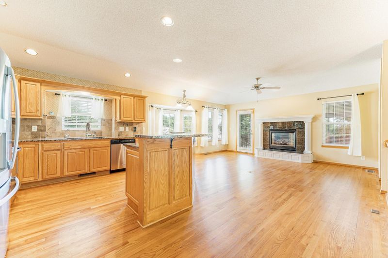 4701 N Hedgerow Ct, Bel Aire, KS 67220