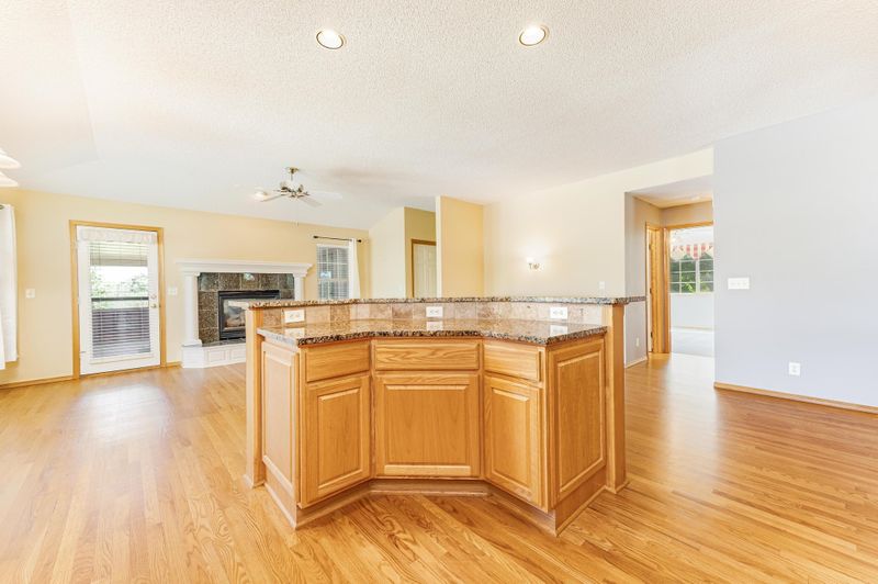 4701 N Hedgerow Ct, Bel Aire, KS 67220