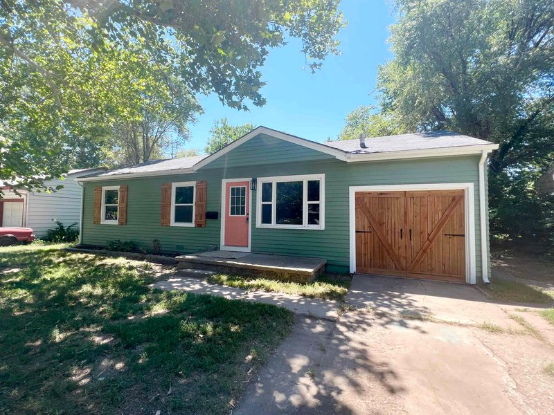 1225 E Crowley St, Wichita, KS 67216