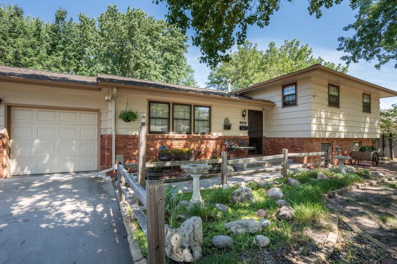 6818 E 14th St N, Wichita, KS 67206