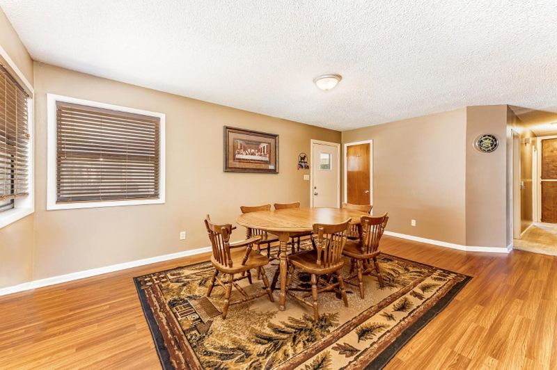 702 N Edgewood, Mulvane, KS 67110