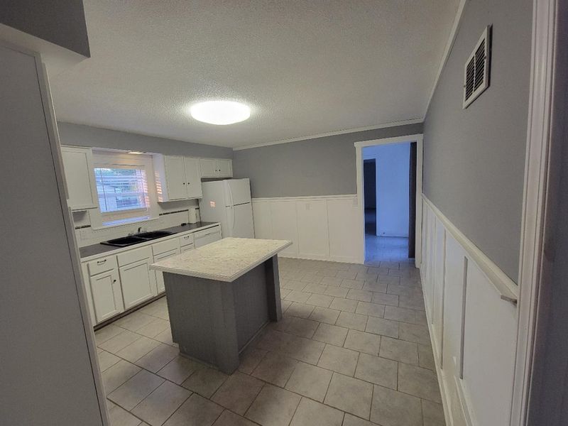 124 S 6th St, Colwich, KS 67030
