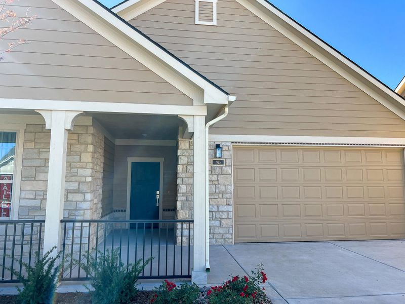 925 E Cross Creek Ct, Derby, KS 67037