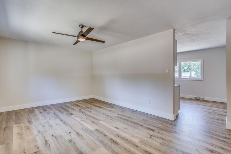 10826 Wilmer Dr, Mulvane, KS 67110