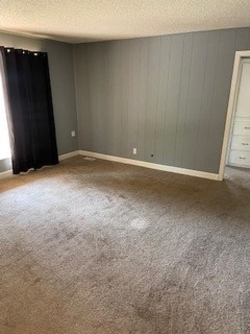 1815 S Pinecrest, Wichita, KS 67218