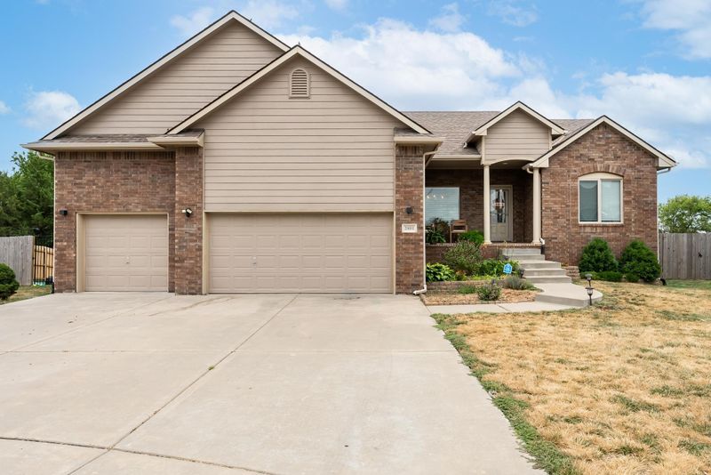 2801 N Emerson Cir, Derby, KS 67037