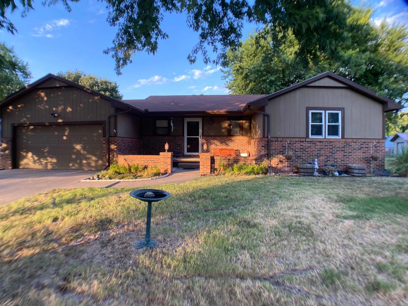 520 S Queen St, Maize, KS 67101