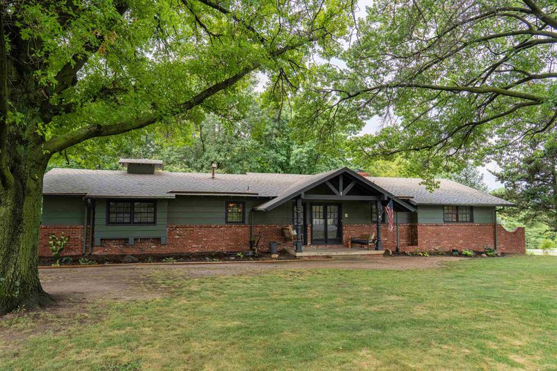 1 Lakewood Dr, Goddard, KS 67052