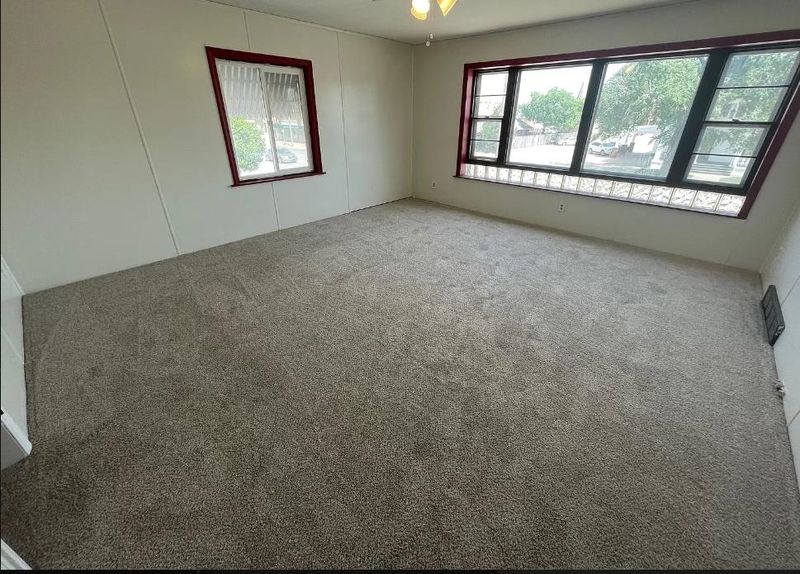 123 E Broadway St, Newton, KS 67114
