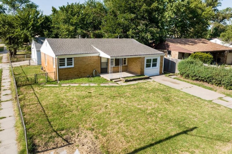 1427 E Donnell St, Wichita, KS 67216