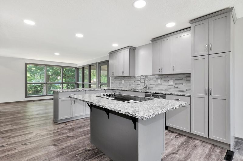 11 Cedar Dr, Newton, KS 67114